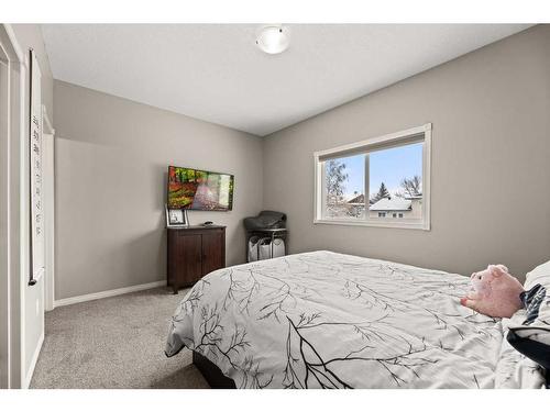 430 Henricks Drive, Irricana, AB - Indoor Photo Showing Bedroom