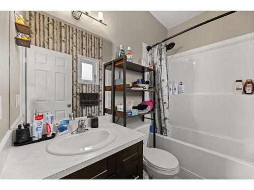 430 Henricks Drive, Irricana, AB - Indoor Photo Showing Bathroom