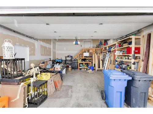 430 Henricks Drive, Irricana, AB - Indoor Photo Showing Garage