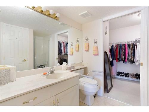 249-8535 Bonaventure Drive Se, Calgary, AB - Indoor Photo Showing Bathroom