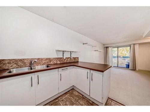 90-3015 51 Street Sw, Calgary, AB - Indoor Photo Showing Kitchen With Double Sink