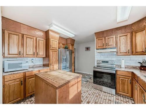 5235 Marlborough Drive Ne, Calgary, AB - Indoor Photo Showing Kitchen