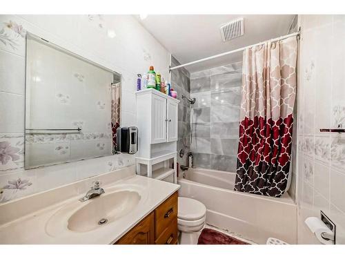 5235 Marlborough Drive Ne, Calgary, AB - Indoor Photo Showing Bathroom