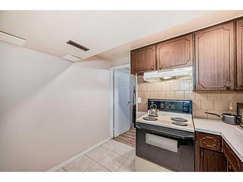 5235 Marlborough Drive Ne, Calgary, AB - Indoor Photo Showing Kitchen