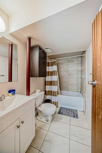 5235 Marlborough Drive Ne, Calgary, AB - Indoor Photo Showing Bathroom