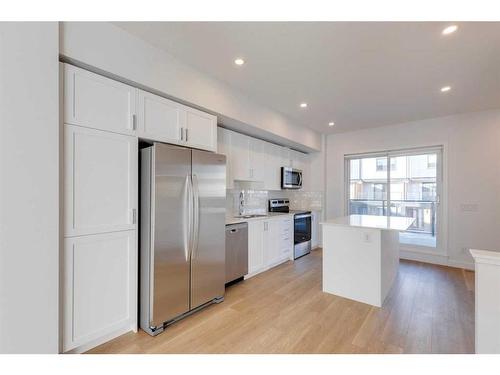 140-8500 19 Avenue Se, Calgary, AB - Indoor Photo Showing Kitchen