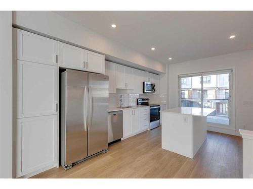 140-8500 19 Avenue Se, Calgary, AB - Indoor Photo Showing Kitchen