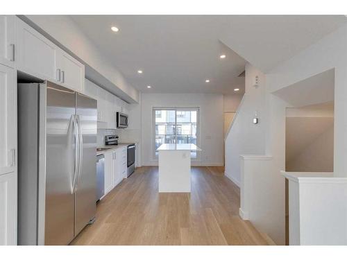 140-8500 19 Avenue Se, Calgary, AB - Indoor Photo Showing Kitchen