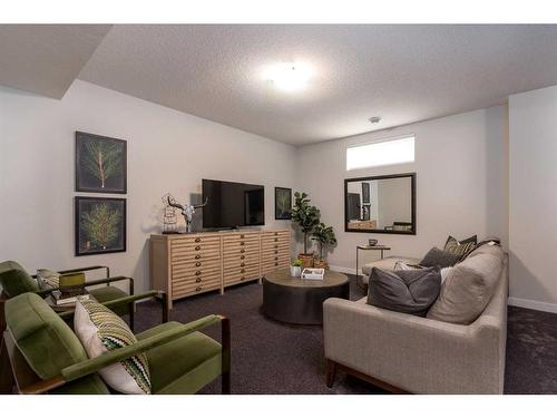 600 Reynolds Crescent Sw, Airdrie, AB - Indoor Photo Showing Living Room