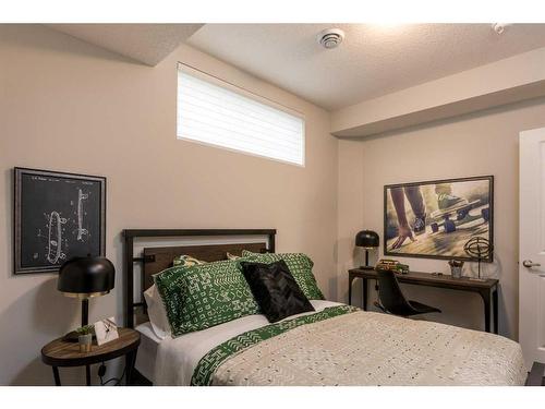 600 Reynolds Crescent Sw, Airdrie, AB - Indoor Photo Showing Bedroom