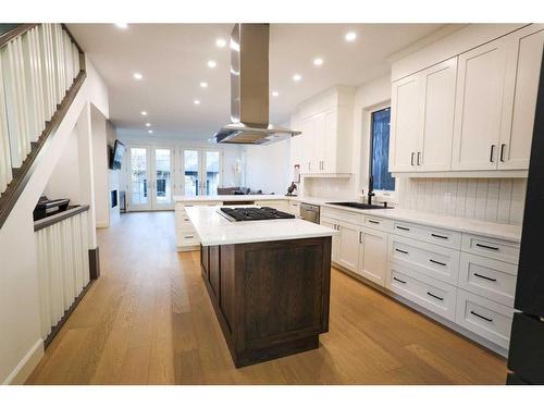 18 27 Avenue Sw, Calgary, AB - Indoor Photo Showing Kitchen With Upgraded Kitchen