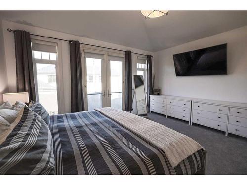 18 27 Avenue Sw, Calgary, AB - Indoor Photo Showing Bedroom