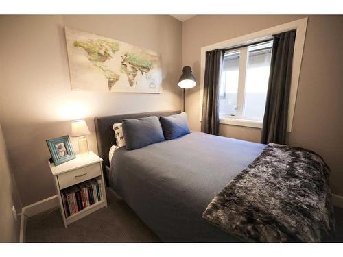 18 27 Avenue Sw, Calgary, AB - Indoor Photo Showing Bedroom