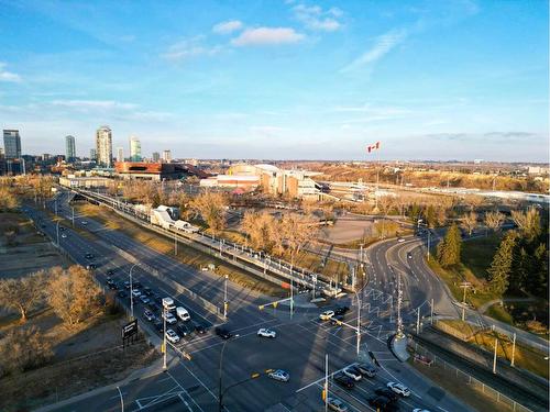 18 27 Avenue Sw, Calgary, AB - Outdoor With View