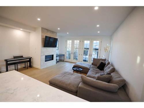 18 27 Avenue Sw, Calgary, AB - Indoor Photo Showing Living Room With Fireplace