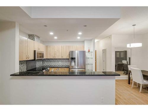 102-1108 6 Avenue Sw, Calgary, AB - Indoor Photo Showing Kitchen