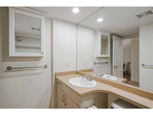 102-1108 6 Avenue Sw, Calgary, AB - Indoor Photo Showing Bathroom