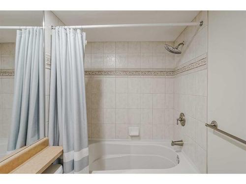 102-1108 6 Avenue Sw, Calgary, AB - Indoor Photo Showing Bathroom