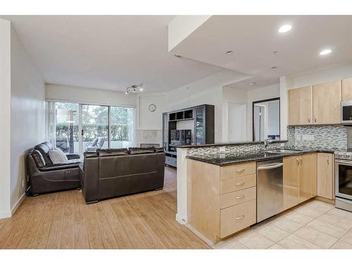 102-1108 6 Avenue Sw, Calgary, AB - Indoor Photo Showing Kitchen With Upgraded Kitchen