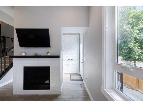 1-138 22 Avenue Ne, Calgary, AB - Indoor Photo Showing Living Room With Fireplace