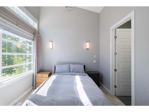 1-138 22 Avenue Ne, Calgary, AB - Indoor Photo Showing Bedroom