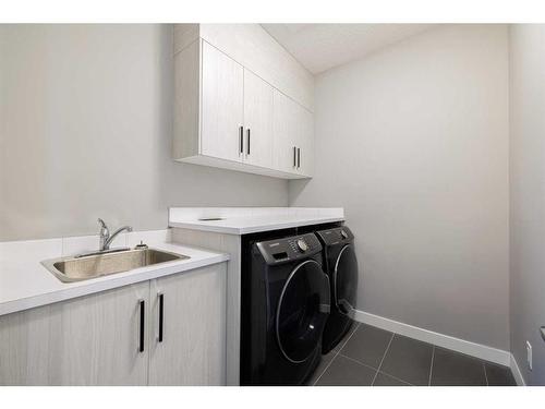 1-138 22 Avenue Ne, Calgary, AB - Indoor Photo Showing Laundry Room