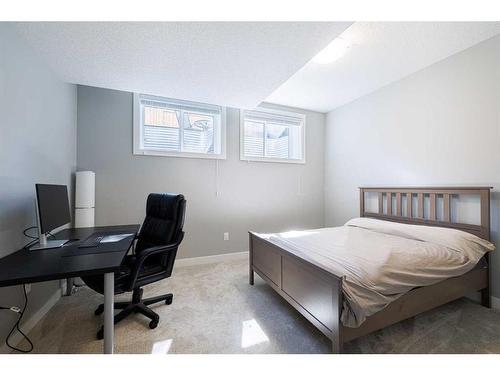 1-138 22 Avenue Ne, Calgary, AB - Indoor Photo Showing Bedroom