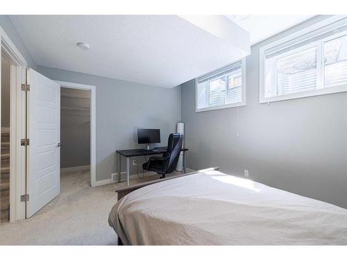 1-138 22 Avenue Ne, Calgary, AB - Indoor Photo Showing Bedroom