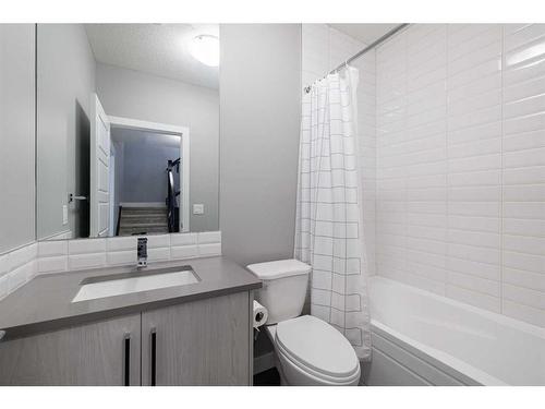 1-138 22 Avenue Ne, Calgary, AB - Indoor Photo Showing Bathroom