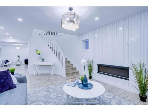 122 Saddlecrest Landing Ne, Calgary, AB - Indoor Photo Showing Living Room