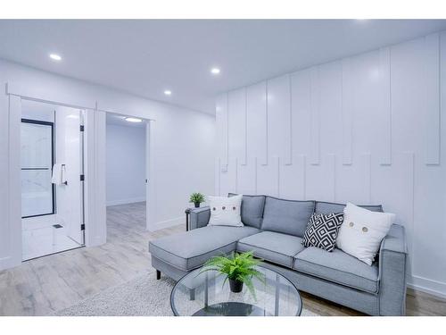 122 Saddlecrest Landing Ne, Calgary, AB - Indoor Photo Showing Living Room