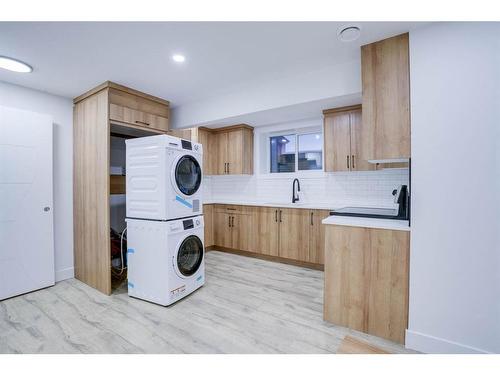 122 Saddlecrest Landing Ne, Calgary, AB - Indoor Photo Showing Laundry Room