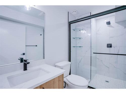 122 Saddlecrest Landing Ne, Calgary, AB - Indoor Photo Showing Bathroom