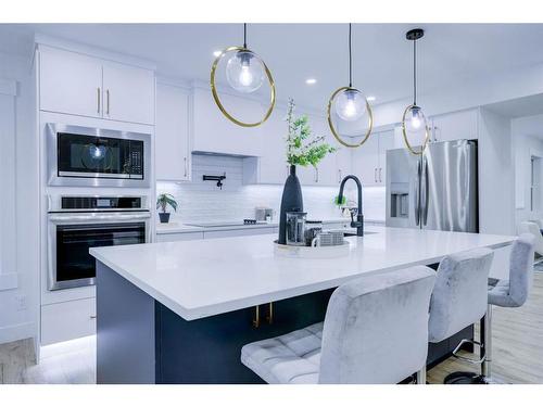 122 Saddlecrest Landing Ne, Calgary, AB - Indoor Photo Showing Kitchen With Upgraded Kitchen