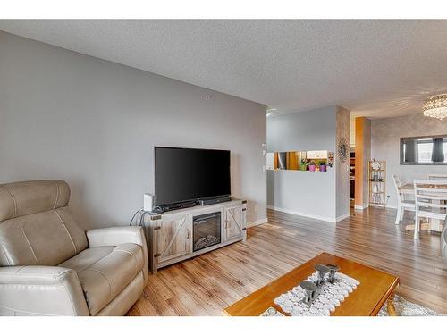 2413-6224 17 Avenue Se, Calgary, AB - Indoor Photo Showing Living Room