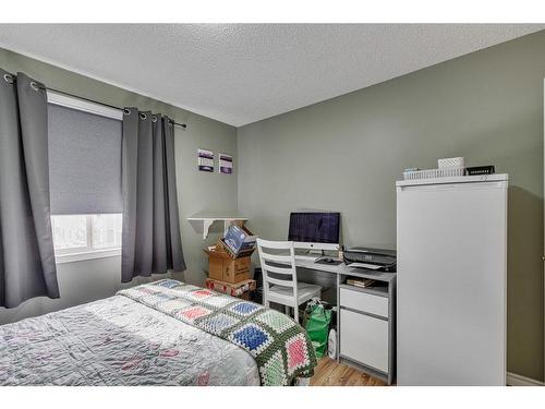 2413-6224 17 Avenue Se, Calgary, AB - Indoor Photo Showing Bedroom