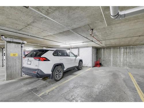 2413-6224 17 Avenue Se, Calgary, AB - Indoor Photo Showing Garage