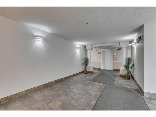 2413-6224 17 Avenue Se, Calgary, AB - Indoor Photo Showing Other Room