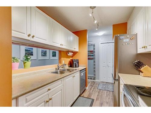 2413-6224 17 Avenue Se, Calgary, AB - Indoor Photo Showing Kitchen With Double Sink