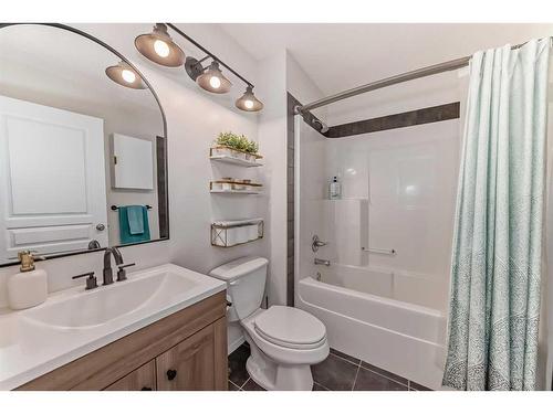 157 Kincora Cove Nw, Calgary, AB - Indoor Photo Showing Bathroom