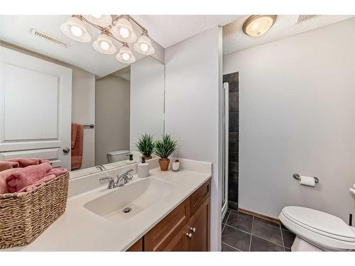 157 Kincora Cove Nw, Calgary, AB - Indoor Photo Showing Bathroom