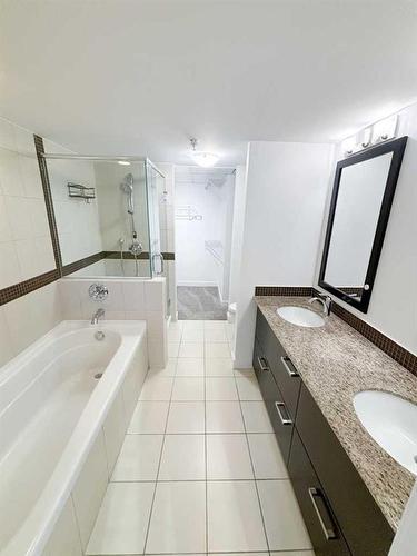 707-888 4 Avenue Sw, Calgary, AB - Indoor Photo Showing Bathroom