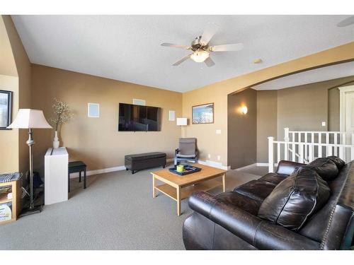 7 Auburn Sound Manor Se, Calgary, AB - Indoor Photo Showing Living Room