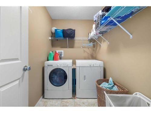 7 Auburn Sound Manor Se, Calgary, AB - Indoor Photo Showing Laundry Room