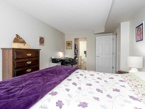 1111-200 Community, Okotoks, AB - Indoor Photo Showing Bedroom