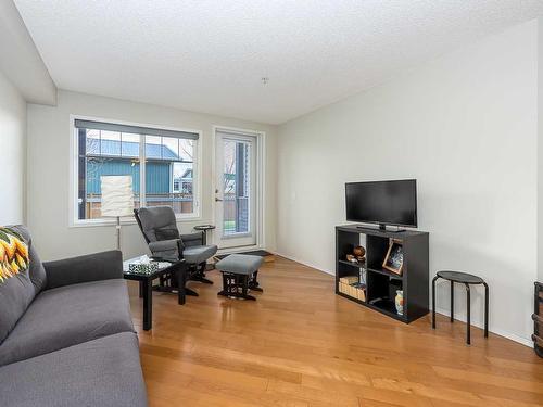 1111-200 Community, Okotoks, AB - Indoor Photo Showing Living Room