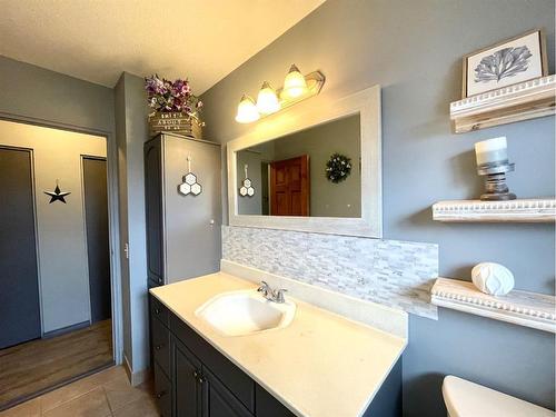 8130 722 Avenue East, Rural Foothills County, AB - Indoor Photo Showing Bathroom