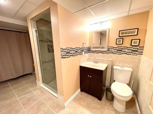 8130 722 Avenue East, Rural Foothills County, AB - Indoor Photo Showing Bathroom