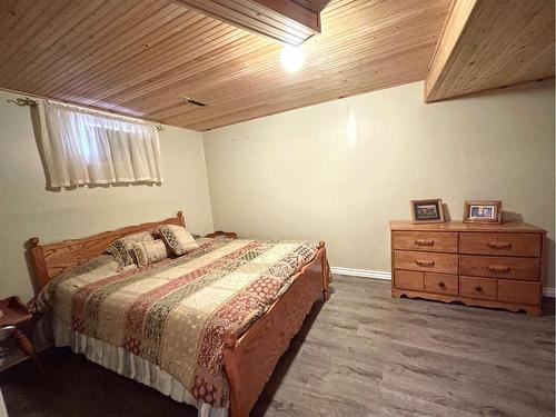 8130 722 Avenue East, Rural Foothills County, AB - Indoor Photo Showing Bedroom