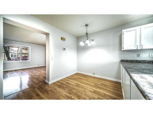 100-630 Sabrina Road Sw, Calgary, AB - Indoor Photo Showing Kitchen